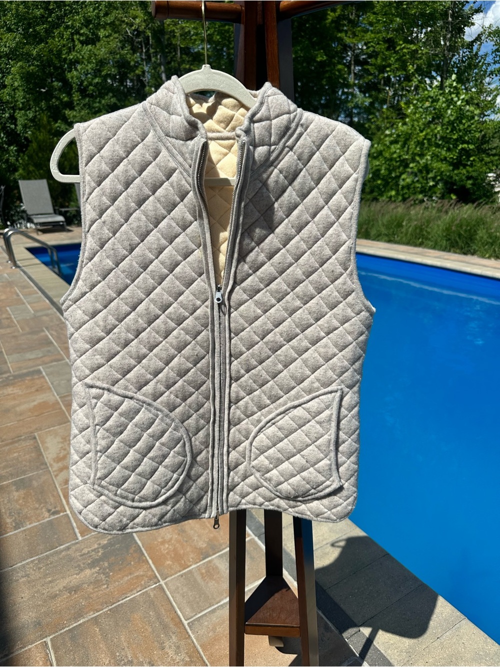 P Neal Luxury Men's Cashmere Quilted Sleeveless Vest in Light Gray